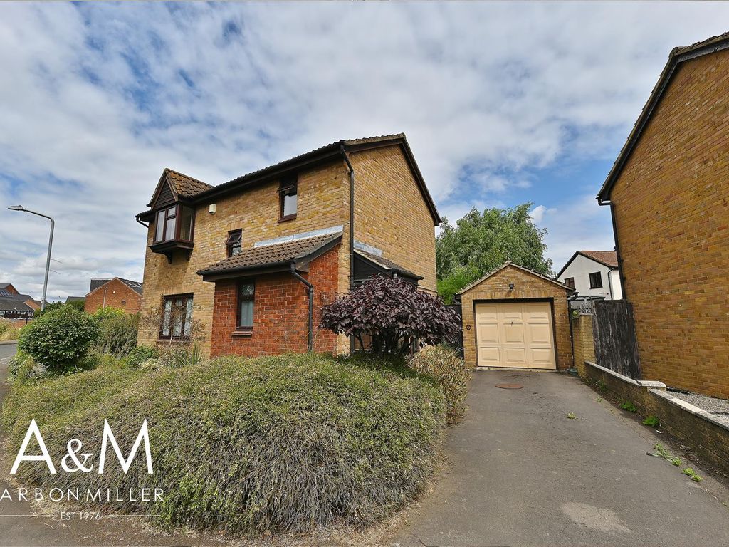 3 bed detached house for sale in Barrington Close, Clayhall, Ilford IG5