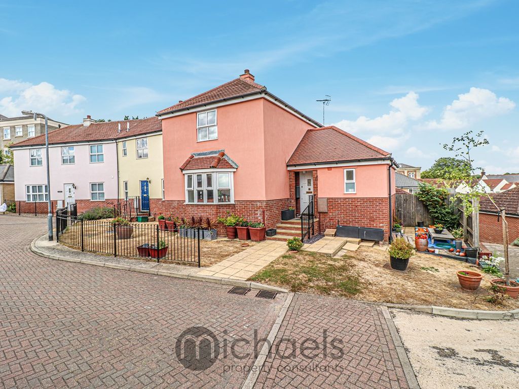 3 bed end terrace house for sale in Hillsleigh Mews, East Hill