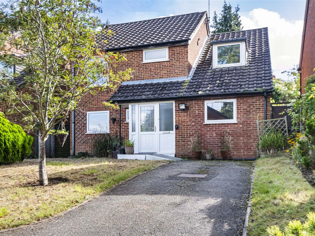 4 bed detached house for sale in Malvern Court, Addington Road, Reading