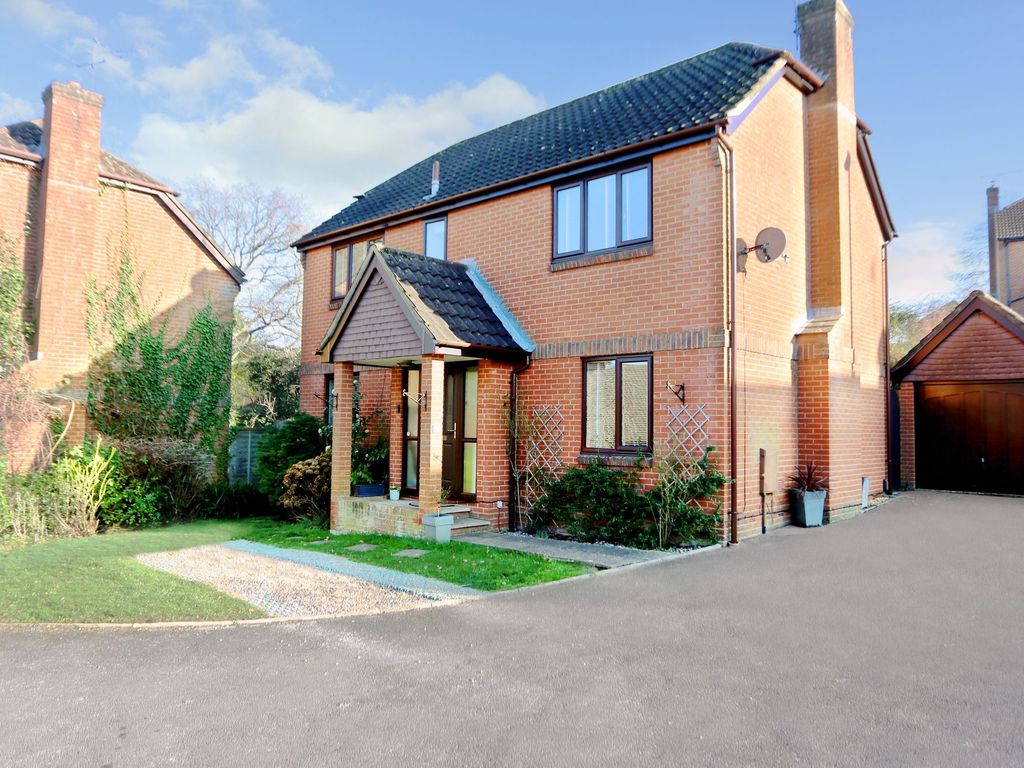 4 bed detached house for sale in Burley Close, Chandler's Ford SO53, £
