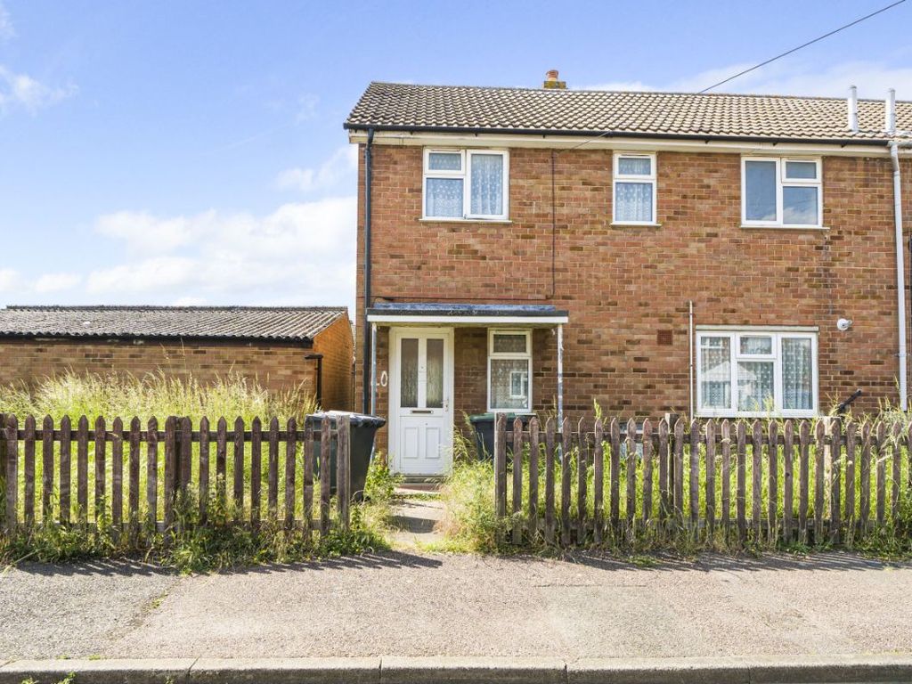 3 bed end terrace house for sale in Millards Close, Cranfield, Bedford