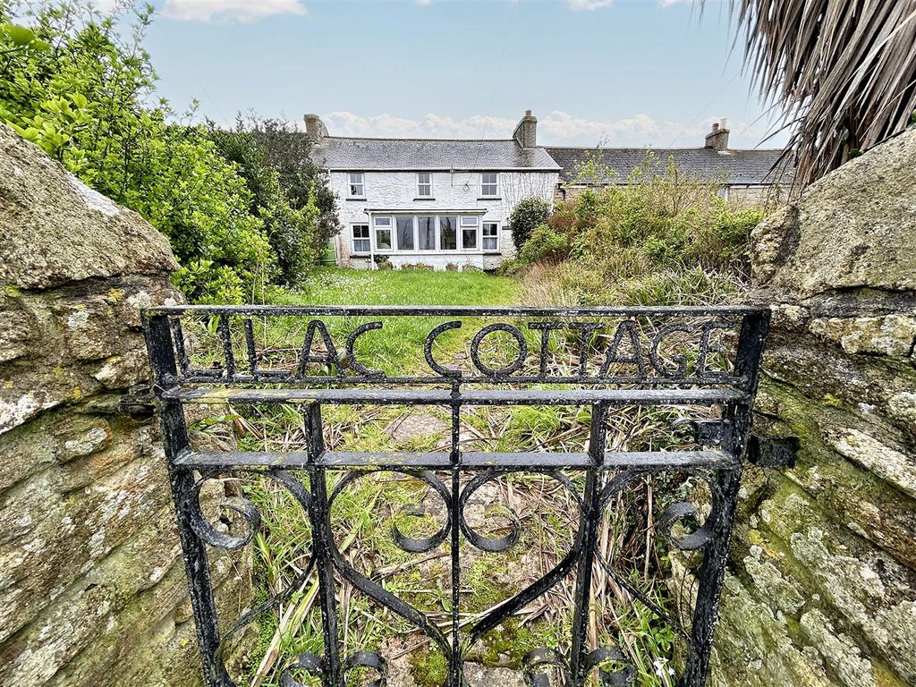 4 bed cottage for sale in Spacious Cottage, Garden, Parking, Breage TR13, £300,000 Zoopla