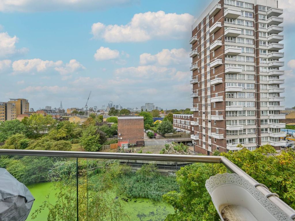 2 bed flat for sale in Tequila Wharf, Limehouse, London E14, £450,000