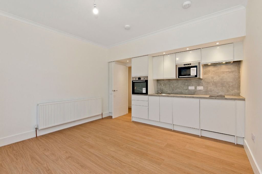 2 bed flat to rent in Blackness Road, West End, Dundee DD2, £725 pcm