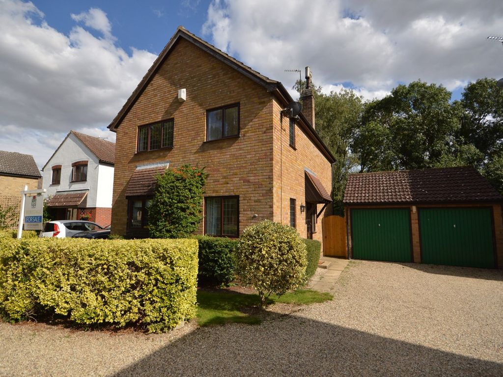 3 bed detached house for sale in Riverside Way, Kelvedon CO5, £475,000