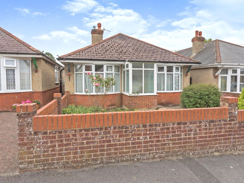 2 bed detached bungalow for sale in Harper Road, Salisbury SP2 Zoopla