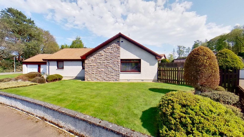 4 bed detached bungalow for sale in 39 Woodside Drive, Forres IV36, £