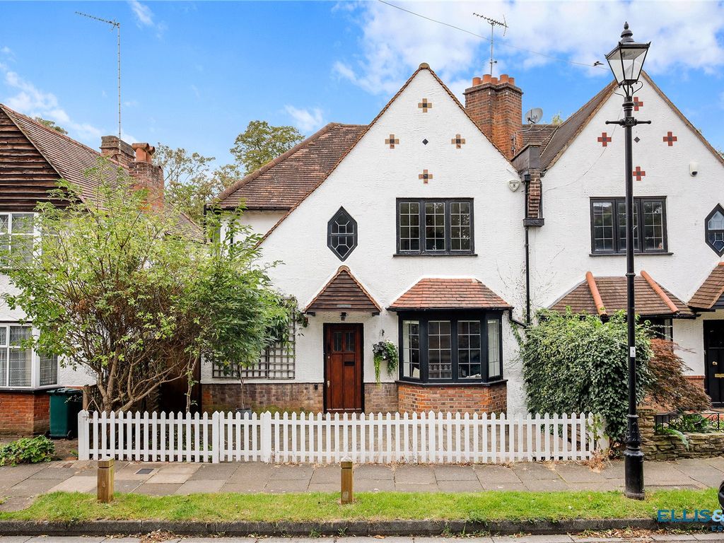 3 bed semidetached house for sale in Village Road, Finchley N3, £