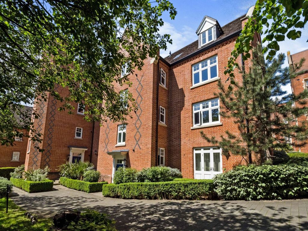 2 bed flat for sale in The Galleries, Brentwood CM14 Zoopla