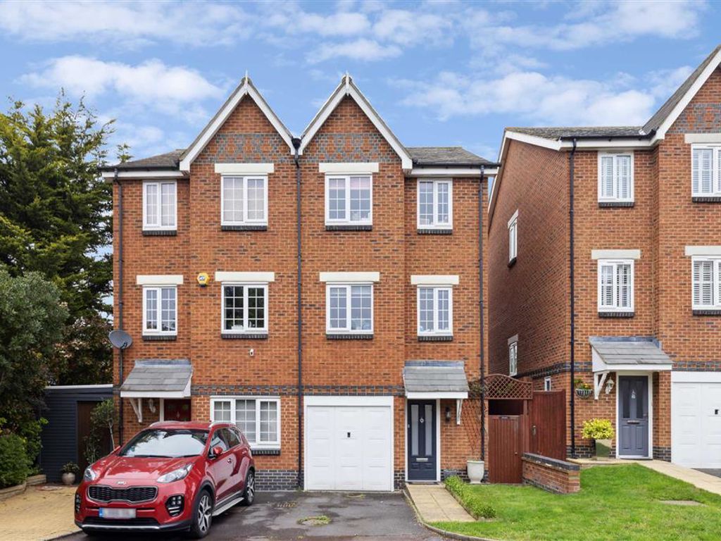 3 bed semidetached house for sale in Cairns Mews, London SE18, £