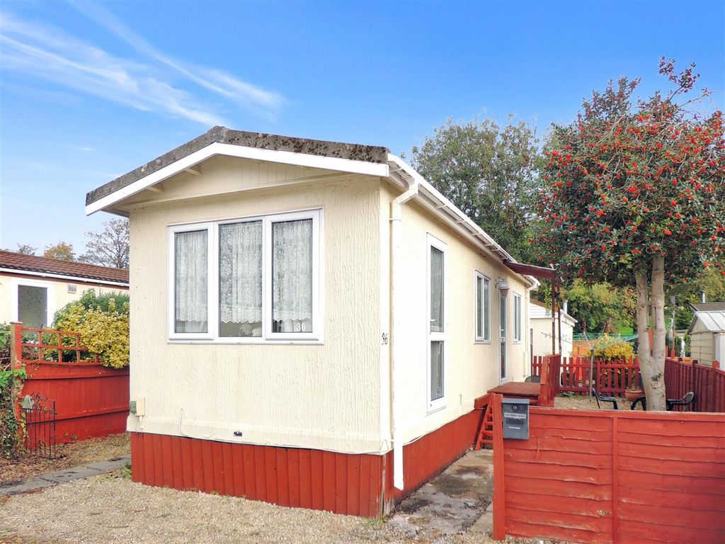 1 bed mobile/park home for sale in Kingsway Park, Tower Lane, Warmley