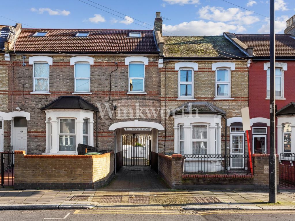 Lincoln Mews, London N15