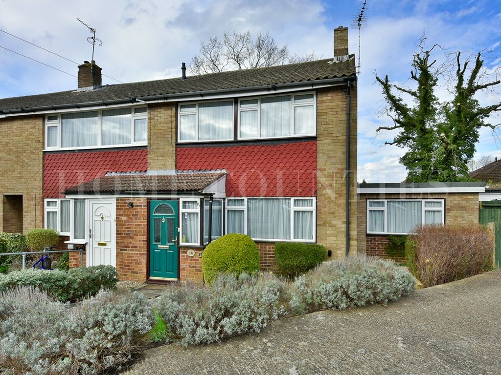 3 bed semidetached house for sale in Abingdon Place, Potters Bar EN6