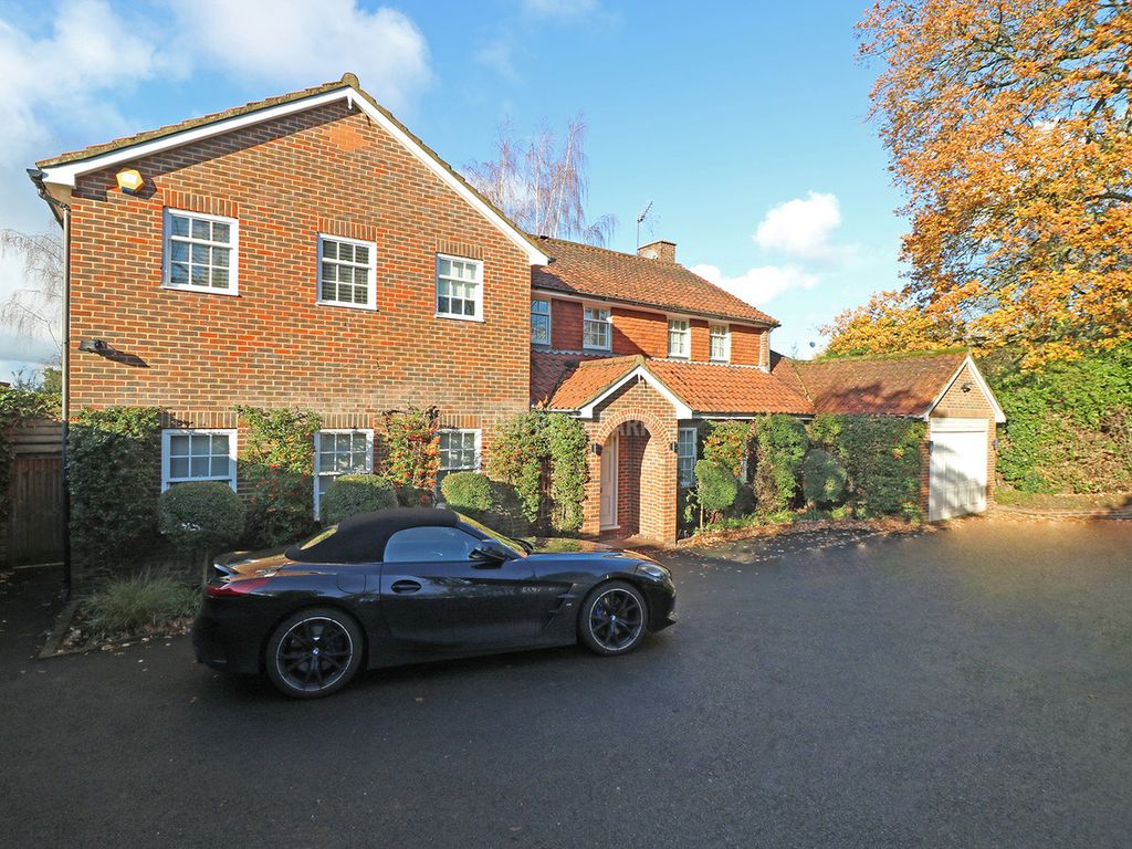 4 bed detached house for sale in Marsh Lane, London NW7, £2,750,000