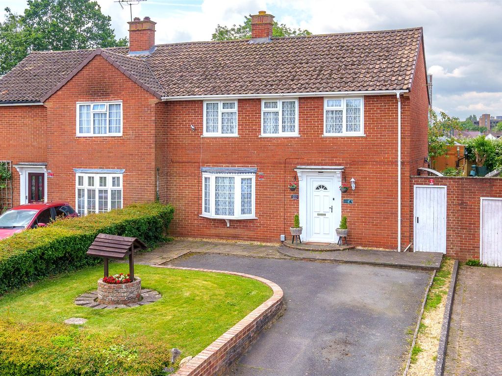 3 bed semidetached house for sale in Shepherds Lane, Bracknell