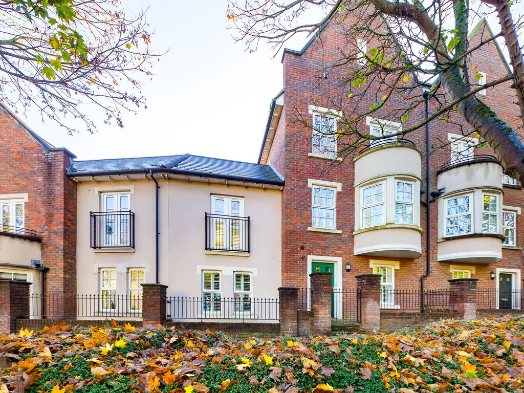 4 bed town house for sale in Ingress Park Avenue, Greenhithe DA9 Zoopla