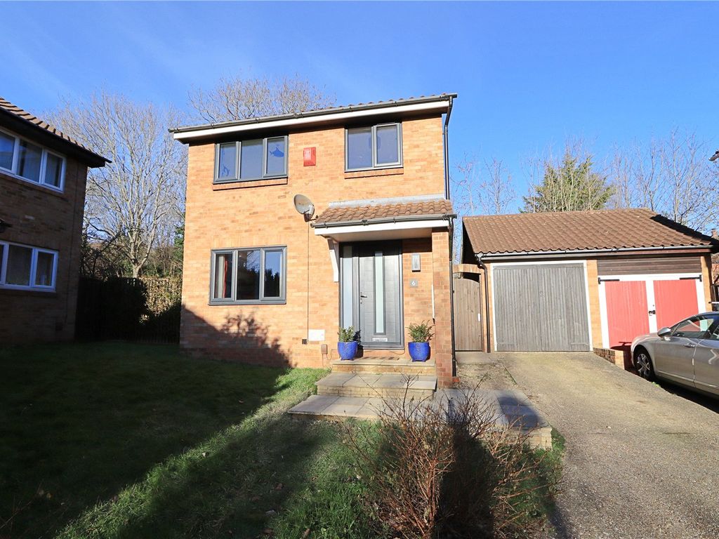 3 bed detached house for sale in Develin Close, Neath Hill, Milton