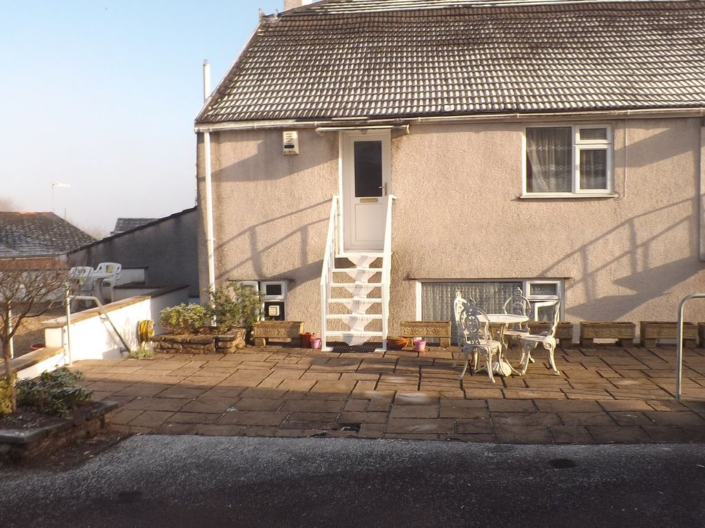 1 bed flat to rent in Flat 2, Hunt Field House, Chepstow NP16, £575 pcm