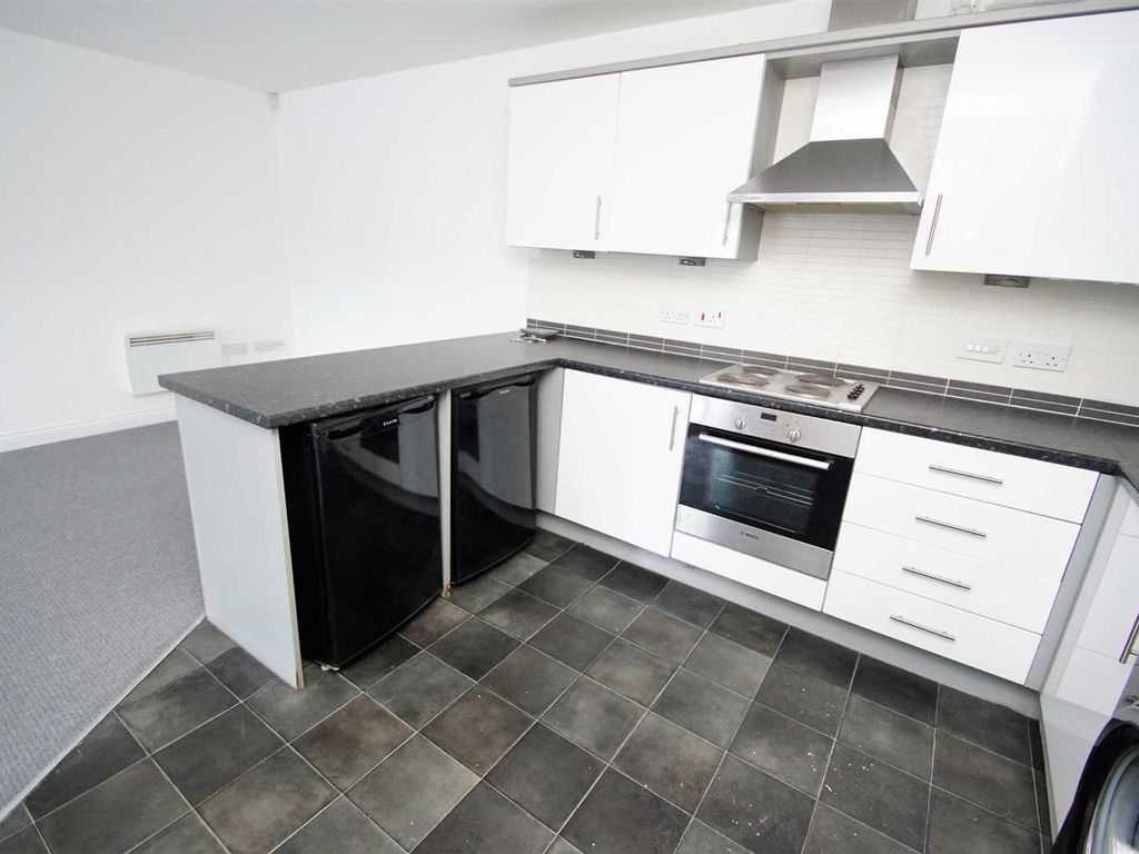 2 bed flat to rent in Ash Court, Leeds LS14 Zoopla