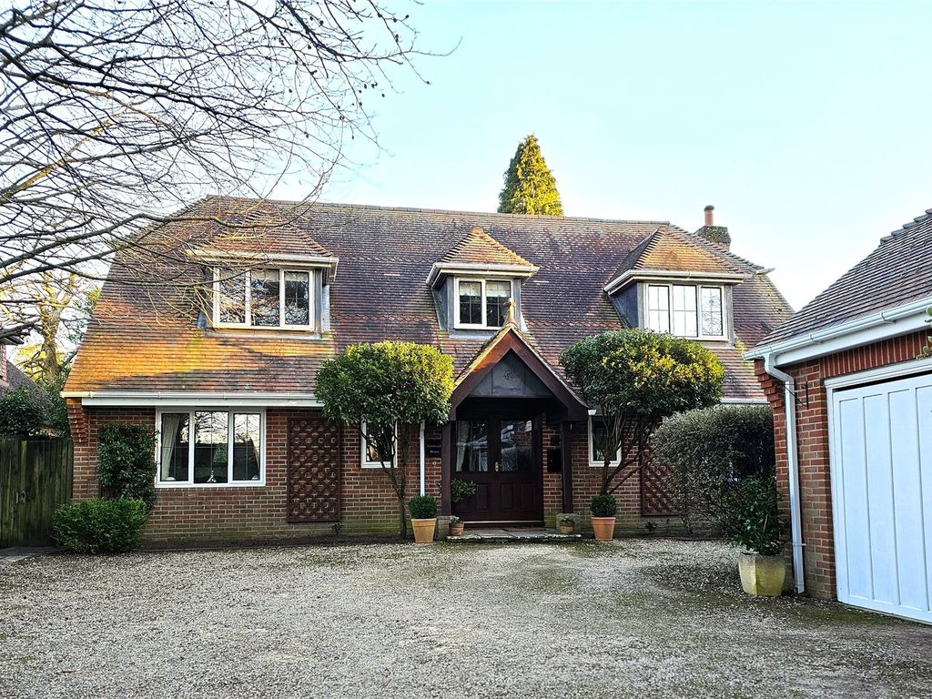 4 bed detached house for sale in Headley Down, Hampshire GU35, £