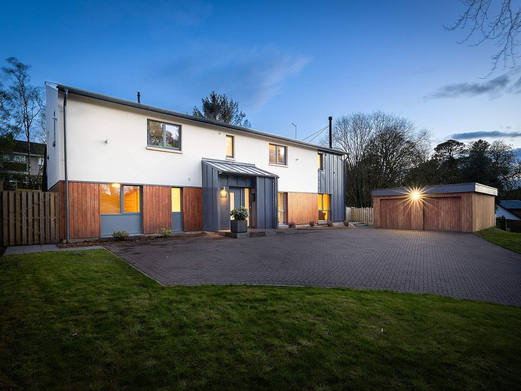 6 bed detached house for sale in Manse Road, Linlithgow EH49, £