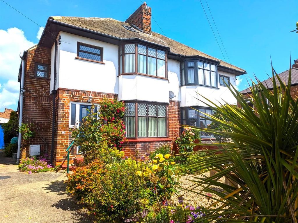 3 bed property for sale in Belgrave Drive, Hornsea HU18 Zoopla