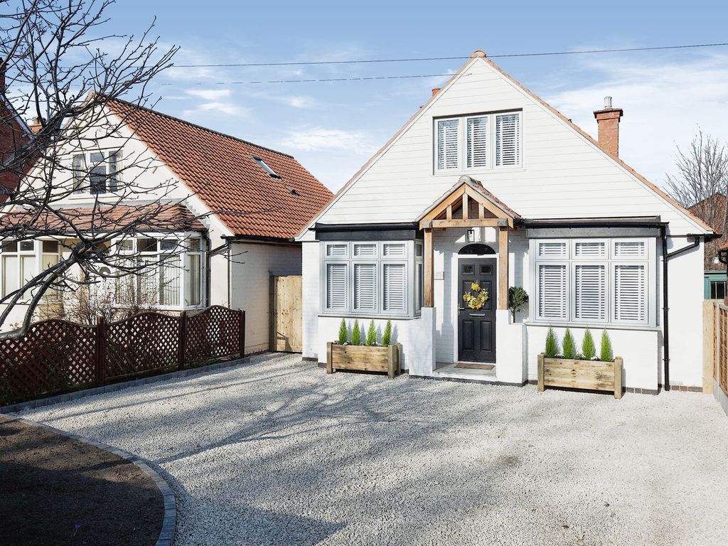 3 bed detached bungalow for sale in Alcester Road, StratfordUponAvon