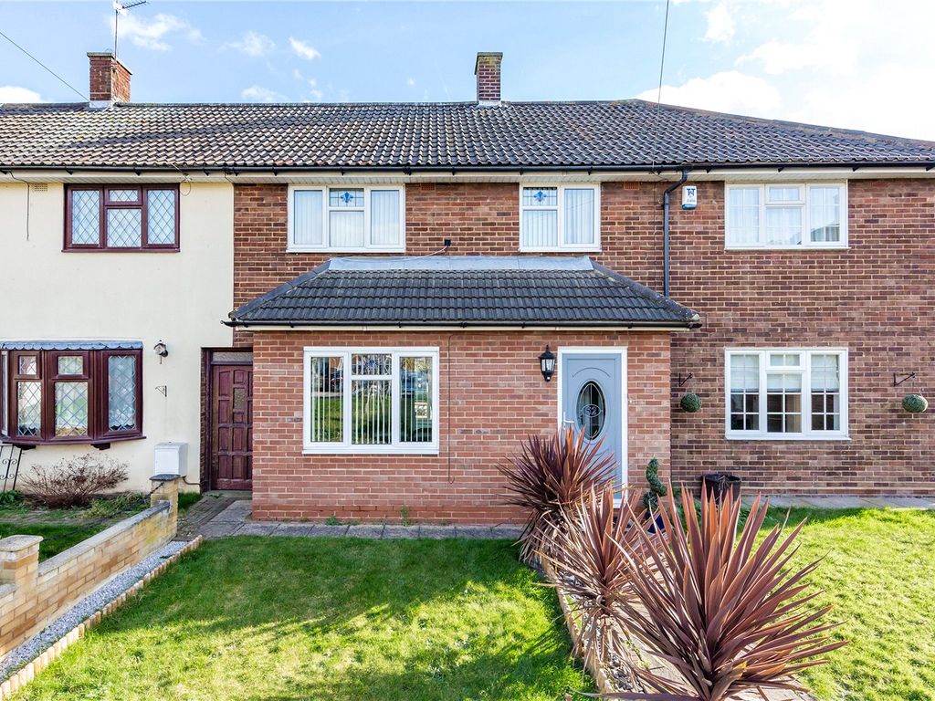 3 bed terraced house for sale in Stapleton Crescent, Rainham RM13 Zoopla