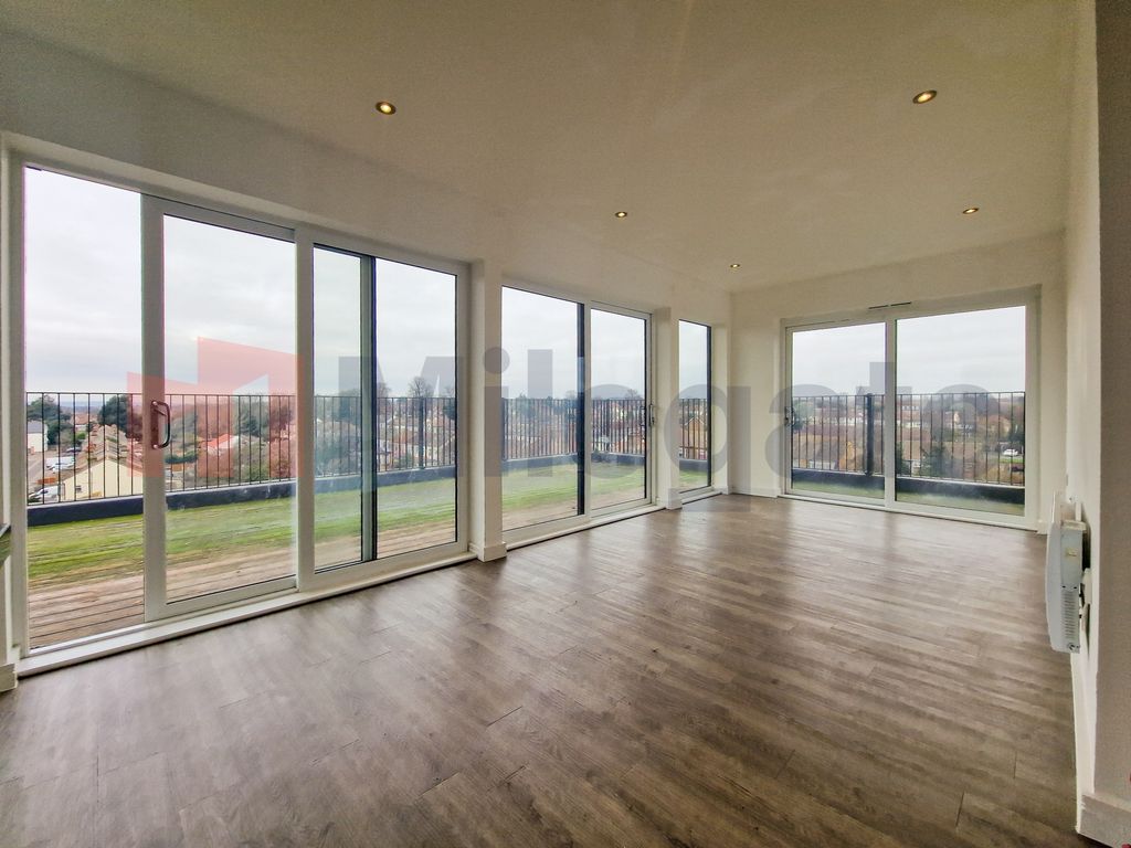 2 bed flat to rent in St. Edwards Way, Romford RM1, £1,600 pcm Zoopla