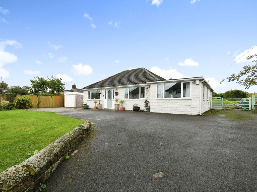 2 bed bungalow for sale in Newmarket Lane, Clay Cross, Chesterfield