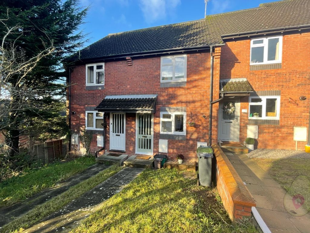 2 bed terraced house for sale in The Pentlands, Loudwater HP13 Zoopla