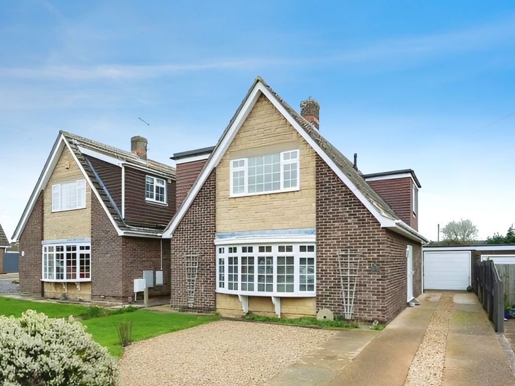 4 bed detached house for sale in Coniston Road, Peterborough PE4, £