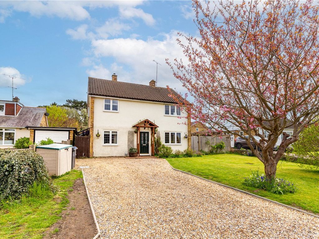 4 bed detached house for sale in Roe Green Close, Hatfield