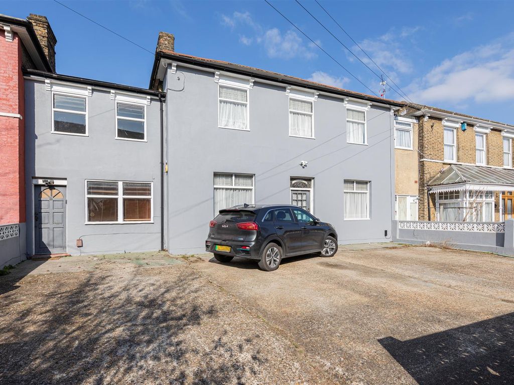 4 bed property for sale in Osborne Road, London E7 Zoopla