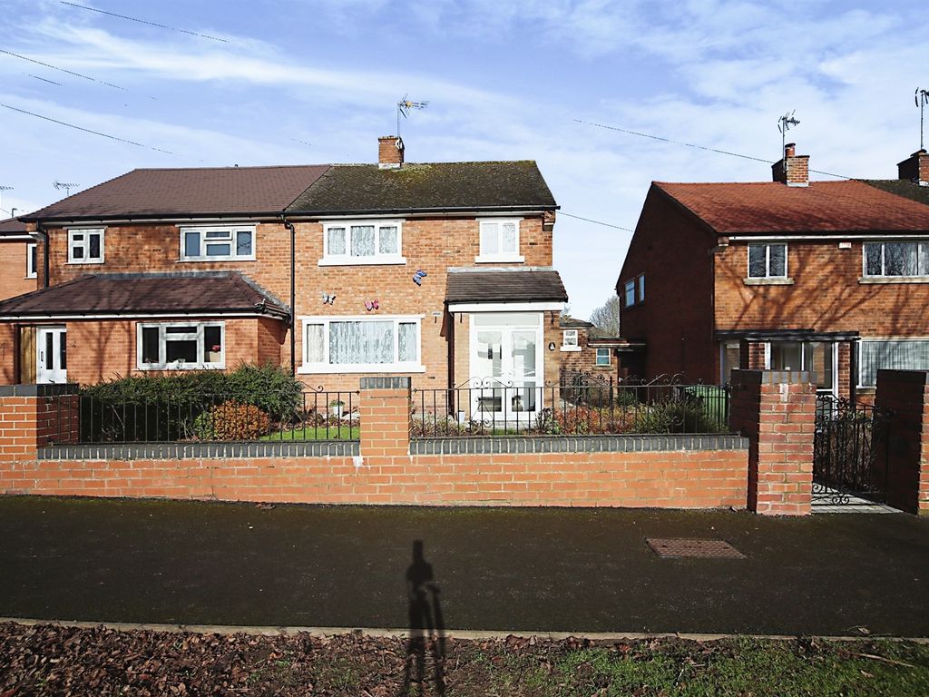 3 bed semidetached house for sale in Foxlydiate Crescent, Redditch B97