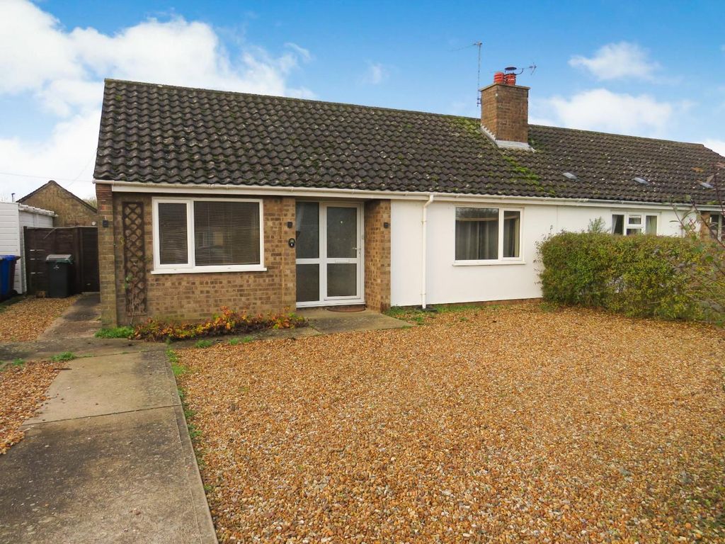 2 bed semidetached bungalow for sale in Breckland Avenue, Lakenheath
