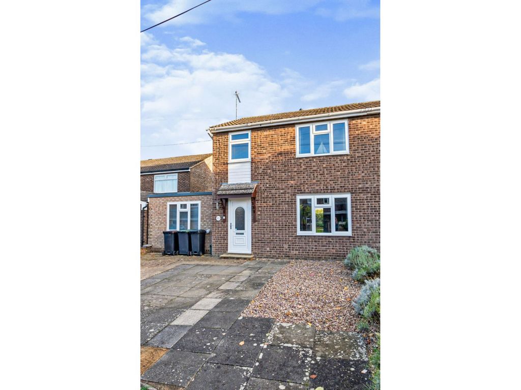 3 bed semidetached house for sale in Fairmead Crescent, Rushden NN10