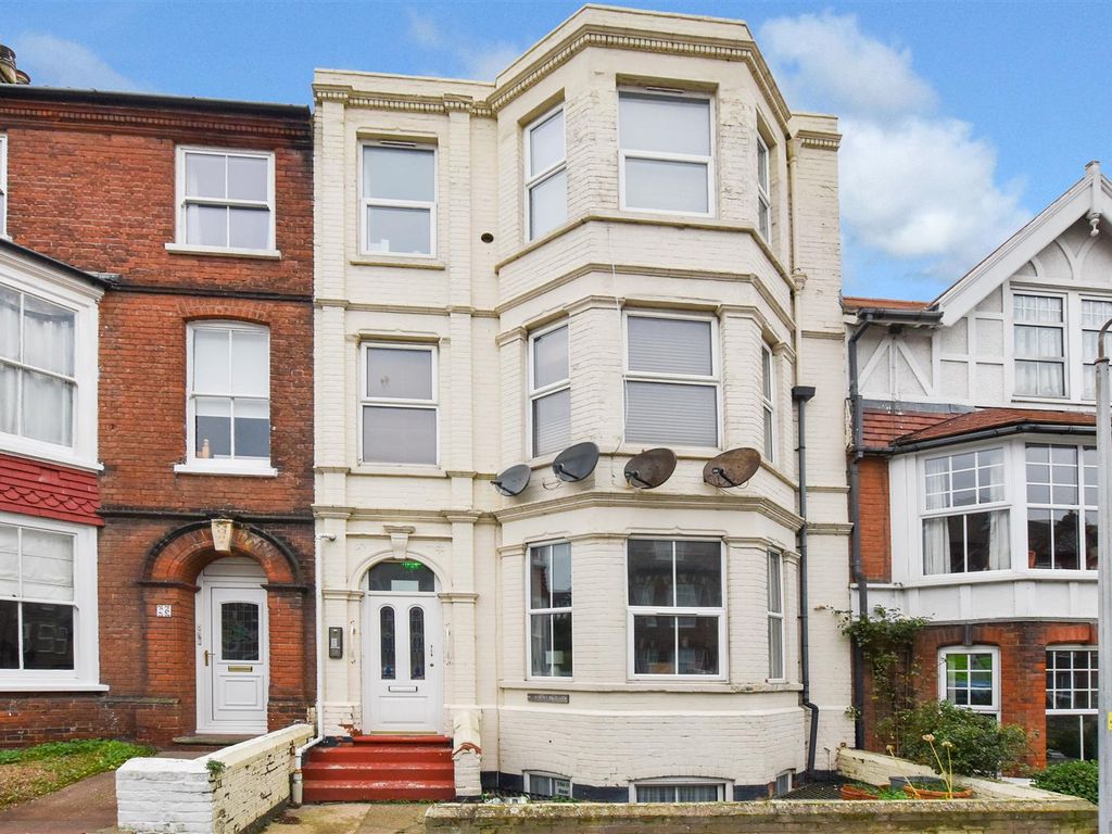 2 bed flat for sale in Alfred Road, Cromer NR27, £160,000 Zoopla