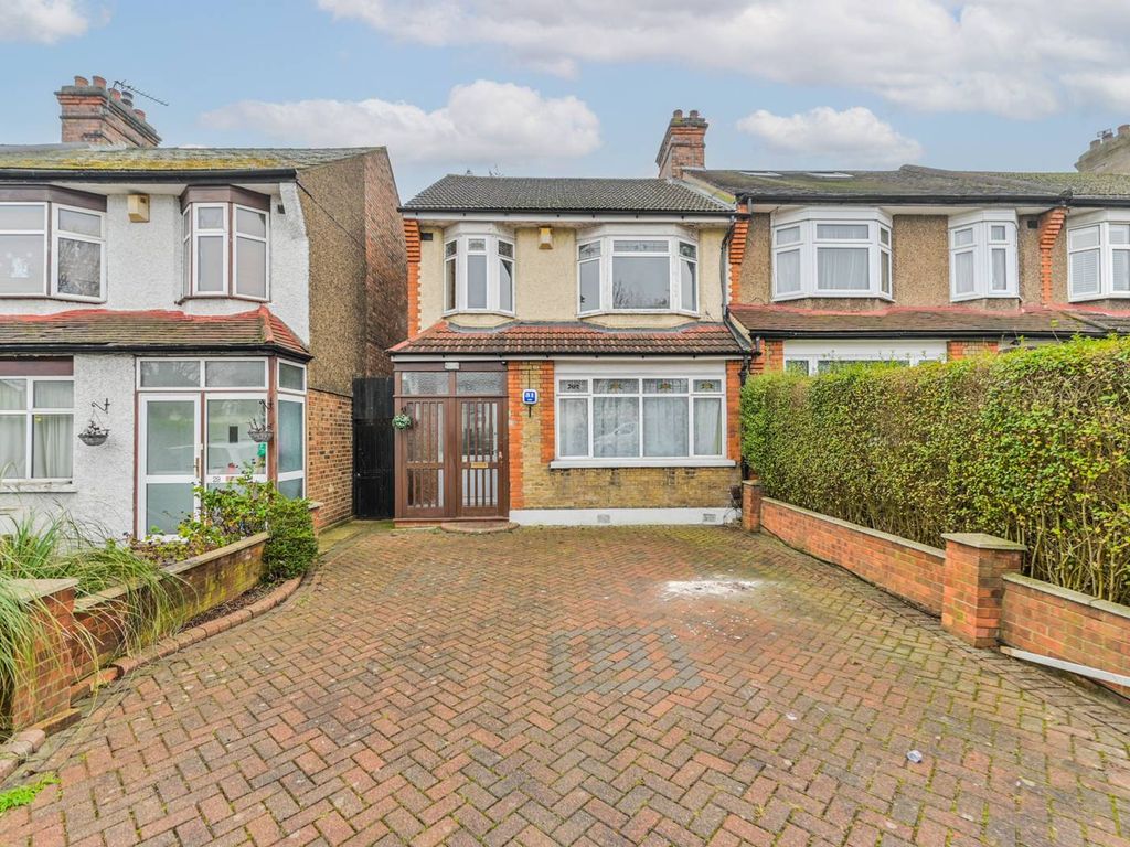 3 bed end terrace house for sale in Durnsford Road, Bounds Green