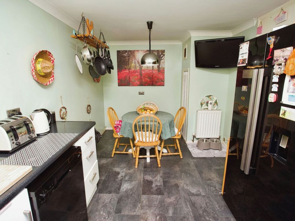 3 bed terraced house for sale in Yewside, Holbrook, Gosport PO13, £