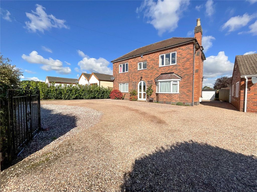 3 bed detached house for sale in Hints Road, Mile Oak, Tamworth