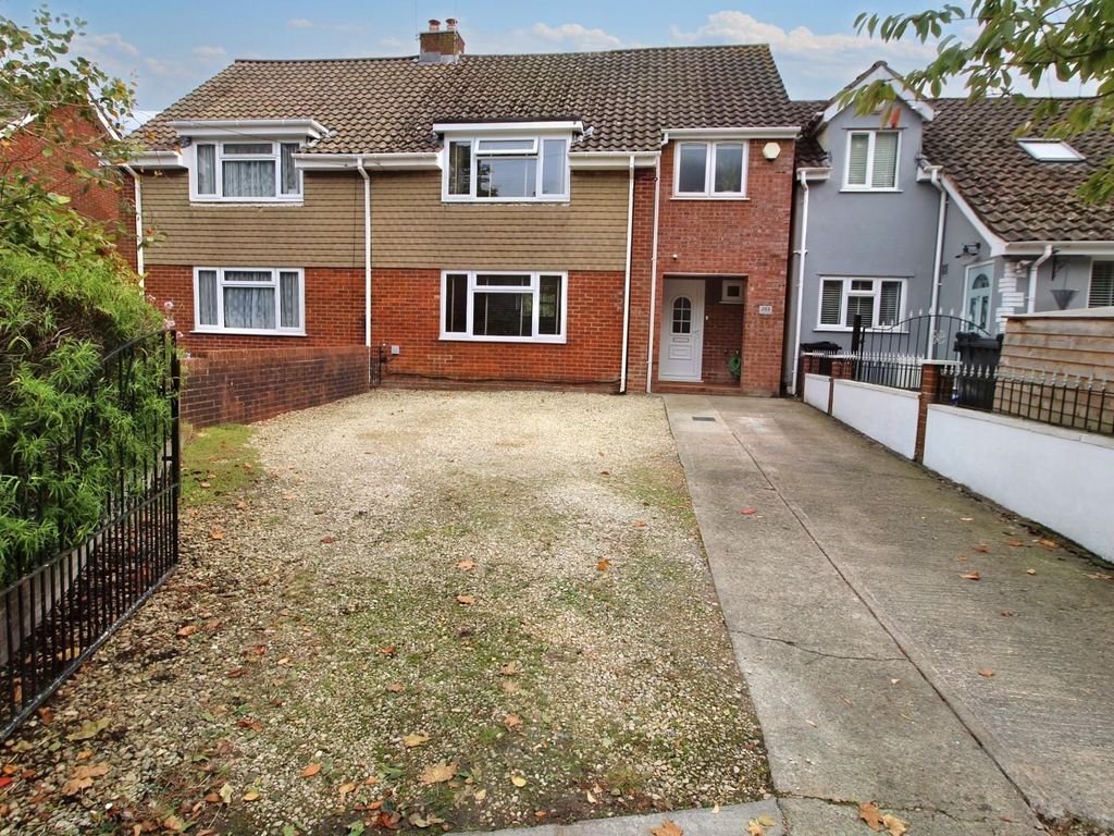 4 bed semidetached house for sale in Fortfield Road, Whitchurch