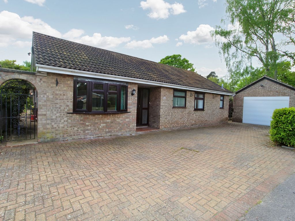 4 bed detached bungalow for sale in Hornbeam Road, Mildenhall, Bury St