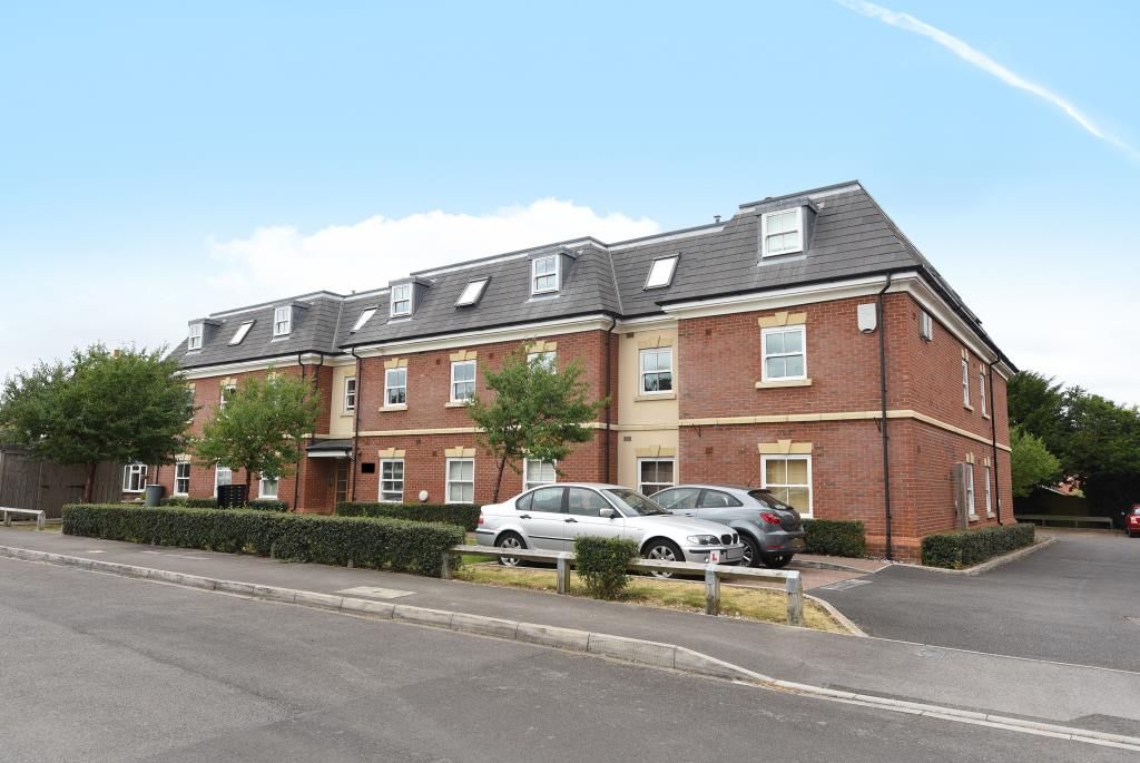 2 bed flat to rent in Newbury, Berkshire RG14, £1,100 pcm Zoopla