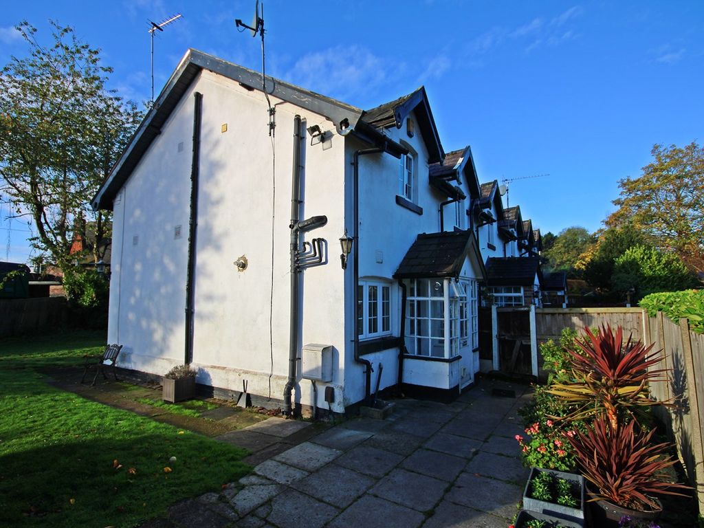 2 bed end terrace house for sale in Station Road South, Padgate