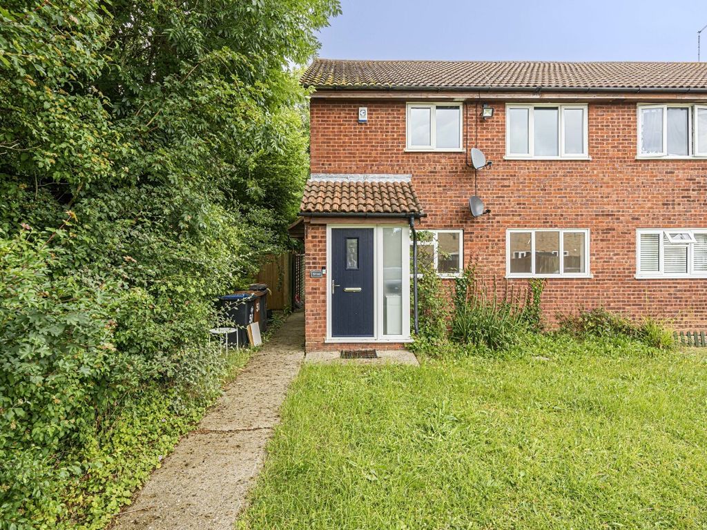 2 bed flat for sale in Goodwin Stile, Stortford, Hertfordshire