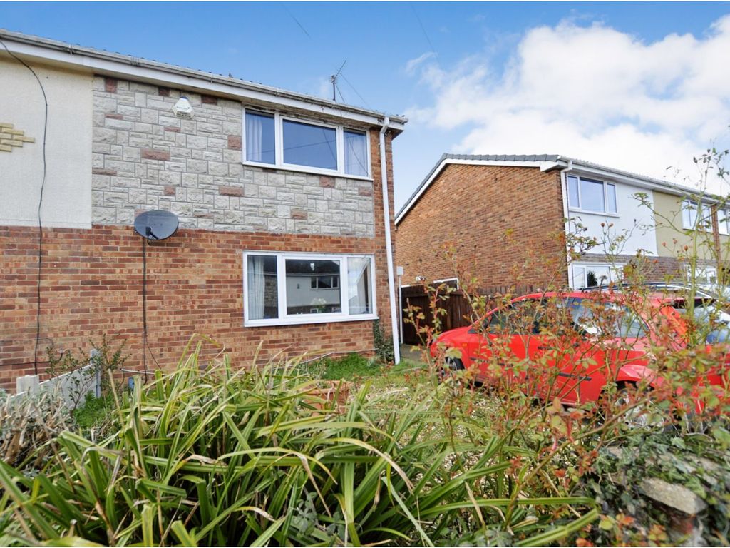 3 bed semidetached house for sale in Blackfriars, Rushden NN10 Zoopla