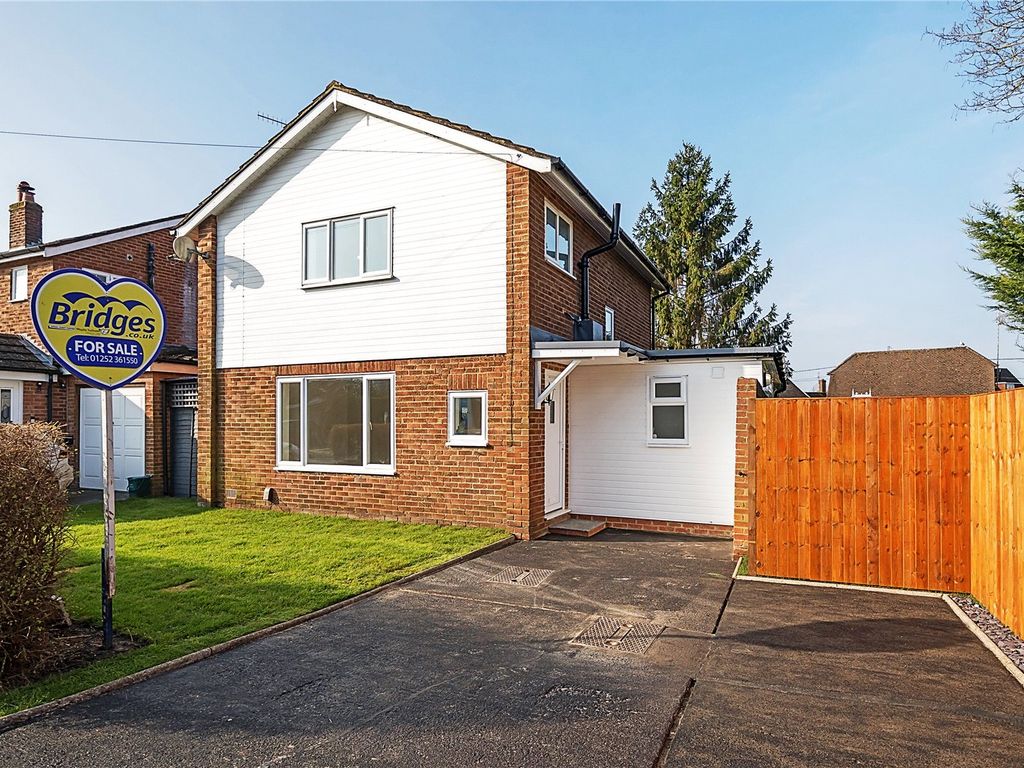 3 bed detached house for sale in York Road, Ash, Surrey GU12, £575,000