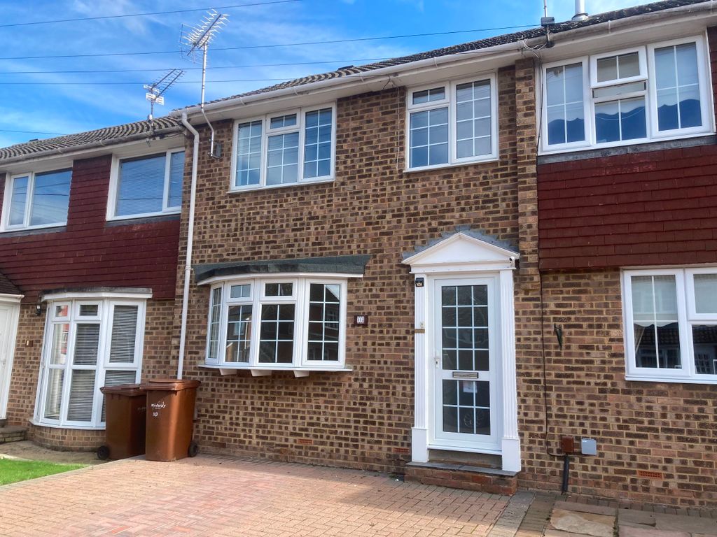 3 bed terraced house to rent in Macklands Way, Rainham, Gillingham ME8