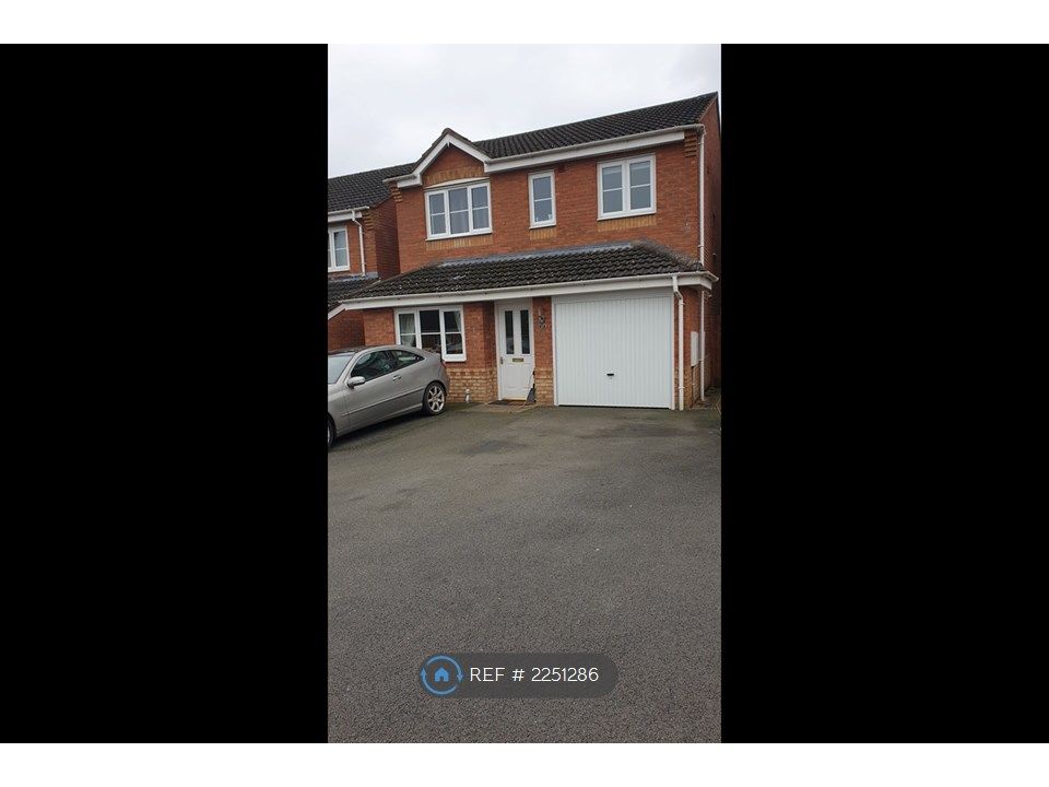 3 bed detached house to rent in Chichester Close, Rugeley WS15, £1,100